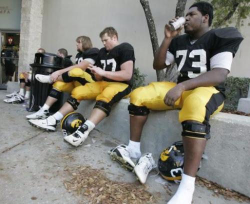 A group of young O-linemen cool off after a practice the week of the Outback Bowl in December 2008. (Jim Slosiarek/Gazette)